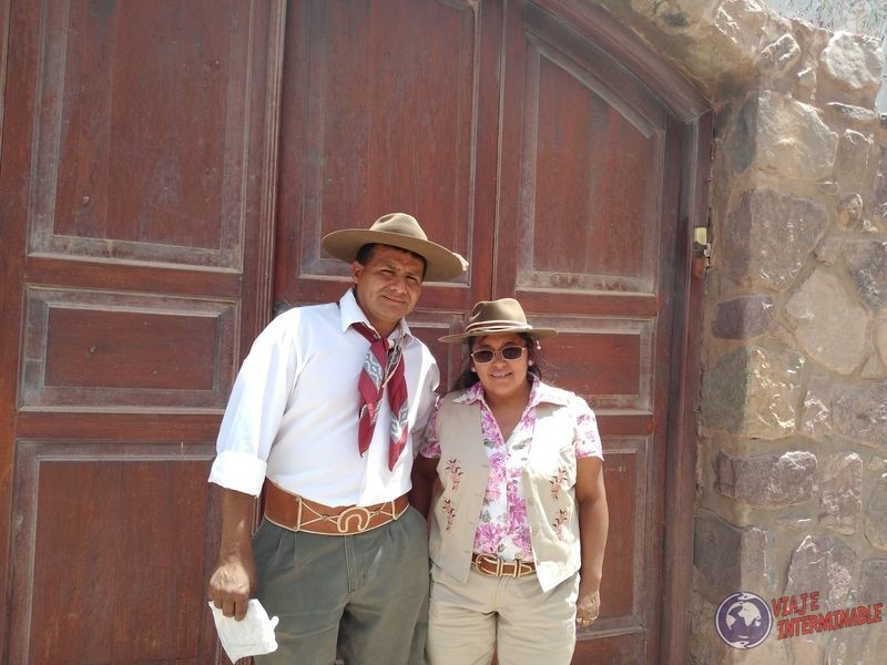 Señores con vestimenta tipica Purmamarca