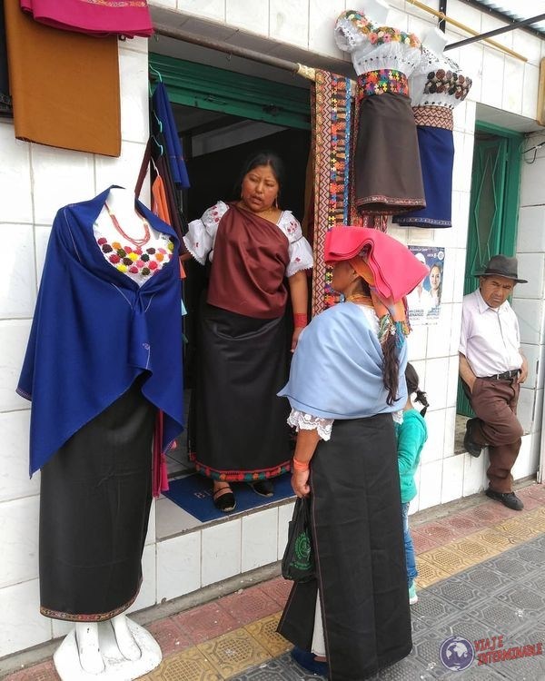 Vestimenta tipica de Otavalo Ecuador