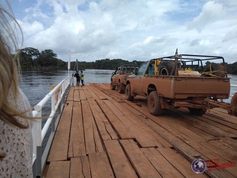 Ferry hacia georgetown guyana rio esequibo