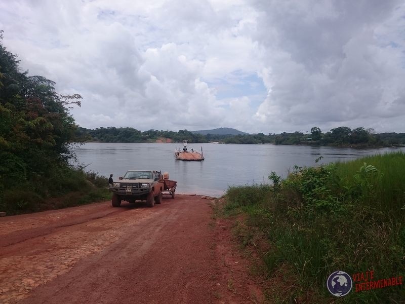 Rio esequibo ferry hacia Georgetown Guyana