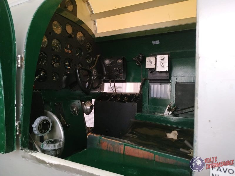 Cabina avion de guerra museo bogota
