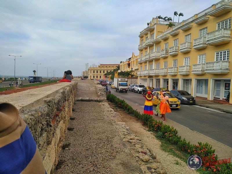 Malecon Cartagena palenqueras Colombia