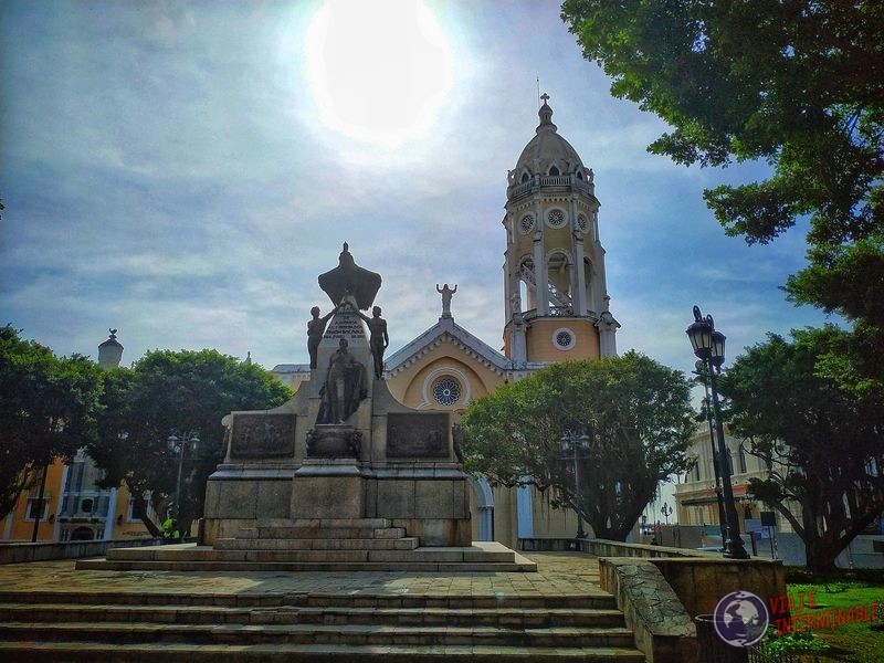 Monumento Bolívar casco antiguo ciudad de Panamá