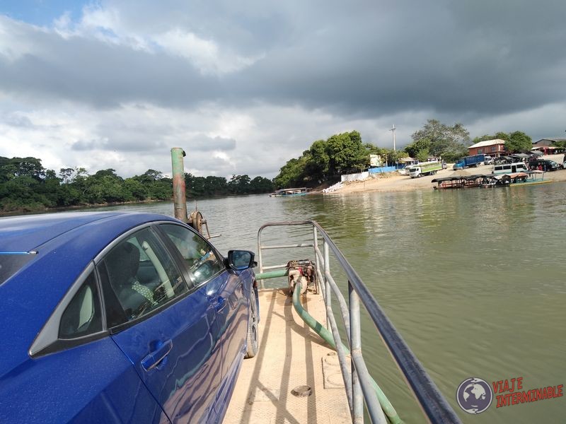 Cruzando Rio Sayaxche