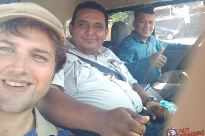 Nuestros amigos de Landrover en El Salvador