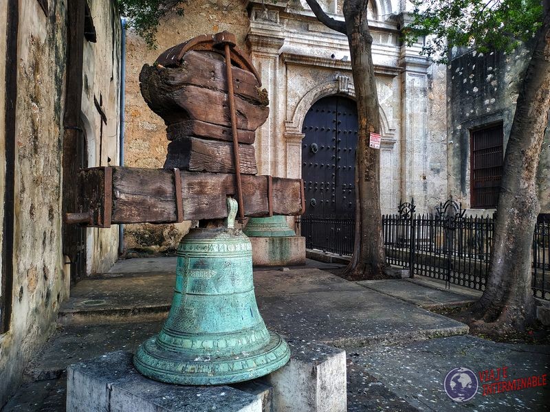 Campana iglesia vieja Merida Mexico