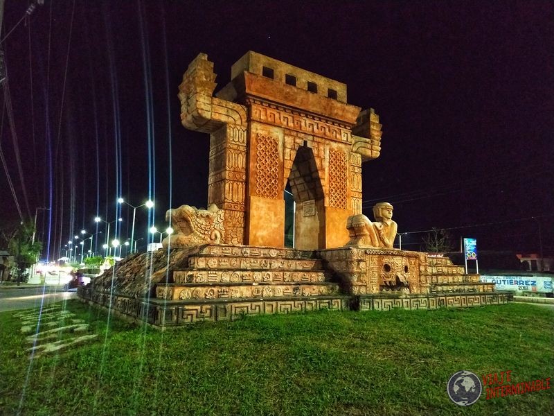 Puerta monumento Escarcega Mexico