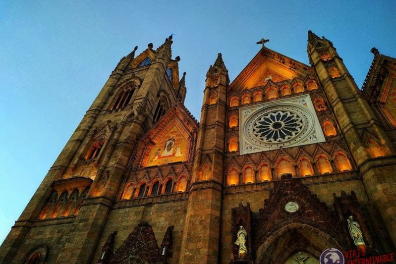 Acercamiento alto Iglesia Expiatorio Guadalajara México