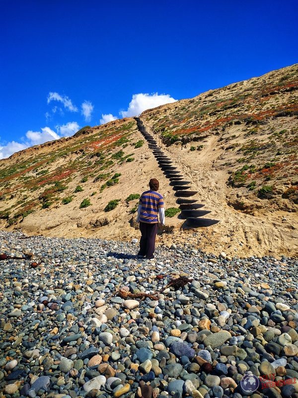 En escaleras de neumáticos Socorrito Baja California Mexico