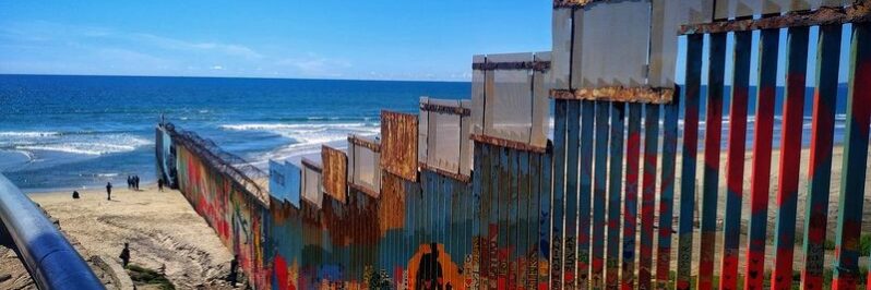 Muro y playa Tijuana Baja California Mexico