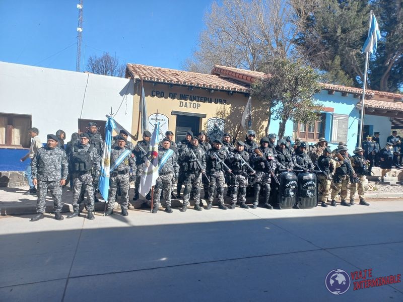 Desfile policial Humahuaca Jujuy Argentina