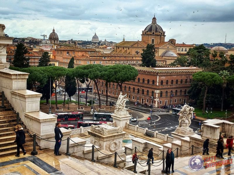 Monumento Vittorio Emanuelle escaleras Roma Italia