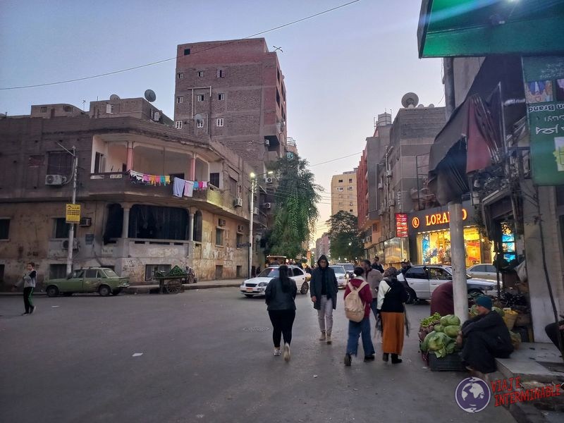 Calles de Asiut con personas Egipto