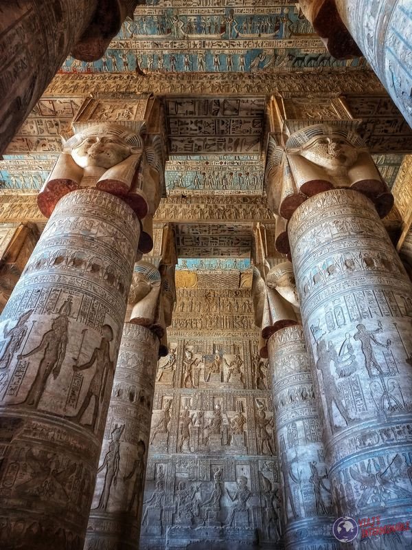 Columnas Templo Dendera cara Hathor Quena Egipto