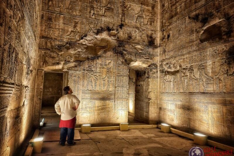 Templo Dendera relieves grabados Quena Egipto Templo Dendera relieves grabados Quena Egipto