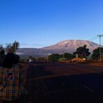 El Kilimanjaro desde un pueblo que suena a redoble de tambor